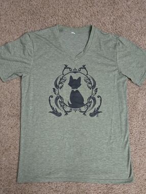 Unbranded Green Cat Silhouette V-Neck T-Shirt for Cat Lovers Womens Size L